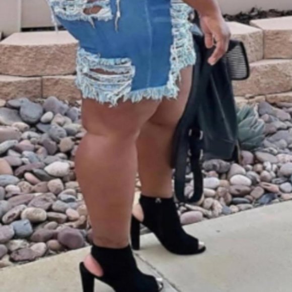 Barely There Denim Shorts - Picture 2 of 5